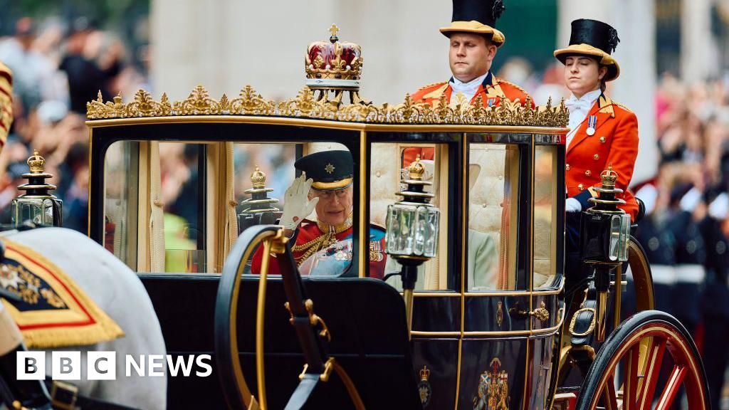 Featured image for Royals Remember Air Crash Victims During Trooping the Colour