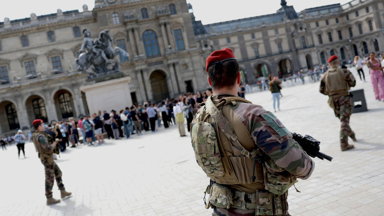 "France Raises Terror Alert Level Following IS-Claimed Moscow Attack"