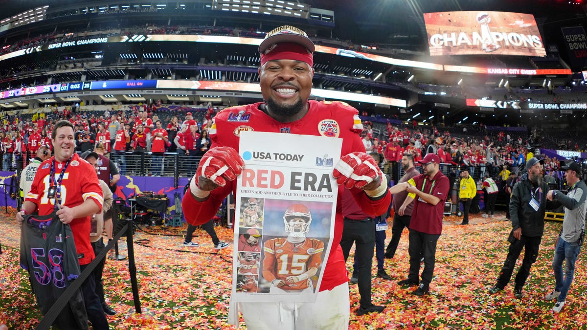 "Mahomes, Kelce, and Swift: Super Bowl Victory Parade and Monday's News"