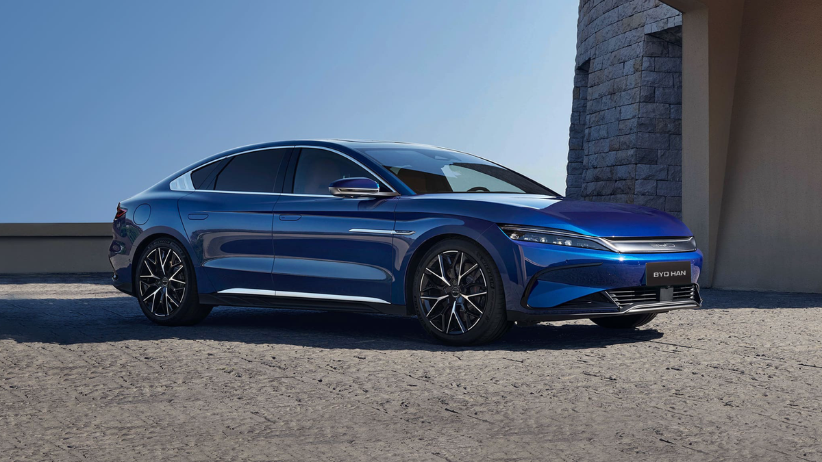 Featured image for "Trump Vows 100% Tariffs on Chinese-Made Cars Crossing Mexican Border"