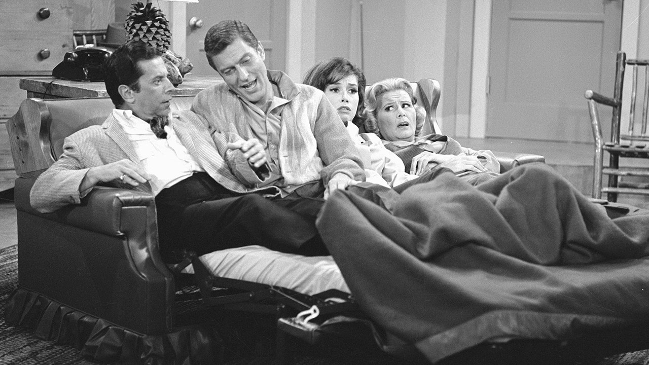 Featured image for 'Dick Van Dyke' star's 'conflict' with Mary Tyler Moore: A Distant On-Screen Duo
