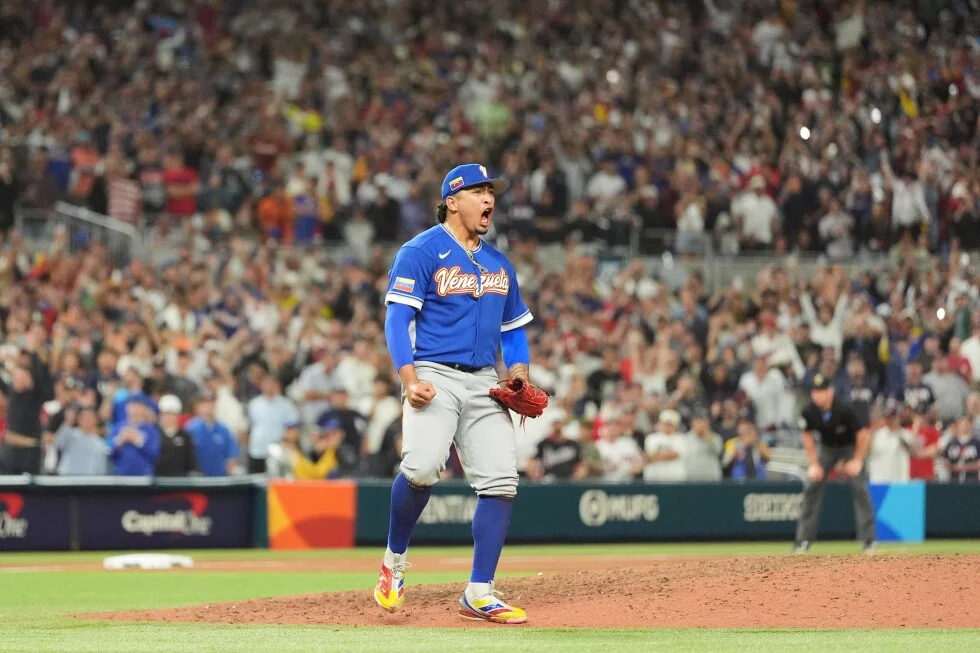 Suárez delivers ninth-inning double as Venezuela wins its first World Baseball Classic title