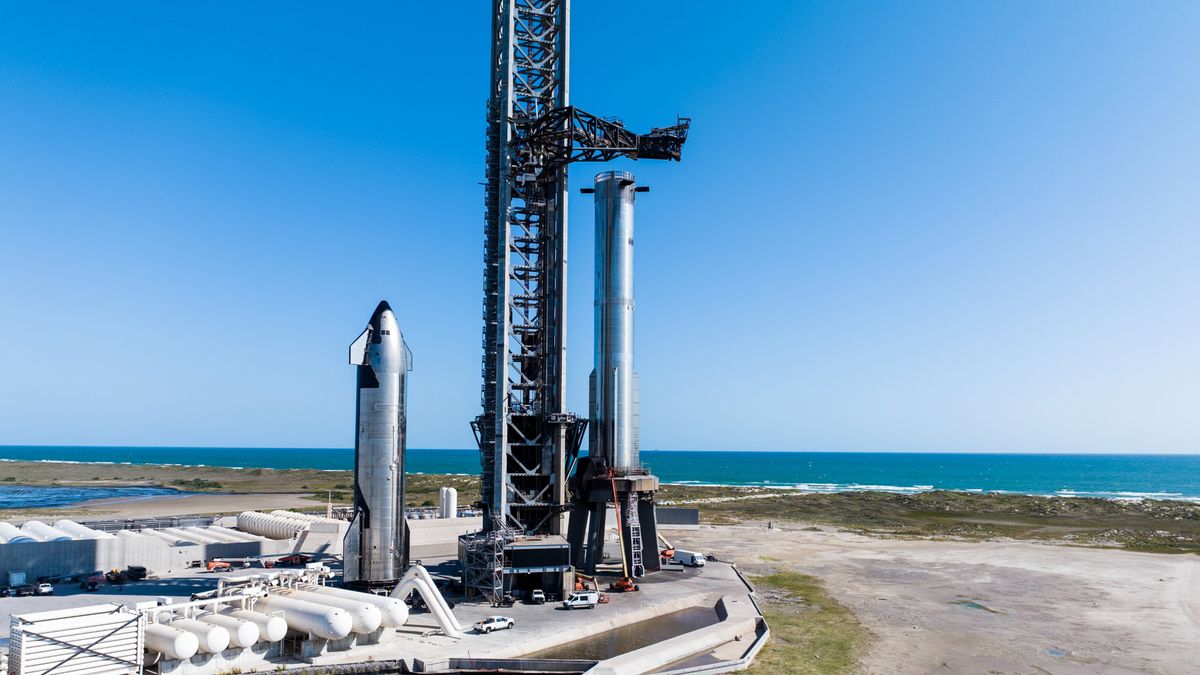 SpaceX Prepares Starship Flight 6 for Nov. 18 Launch with Unique Banana Touch