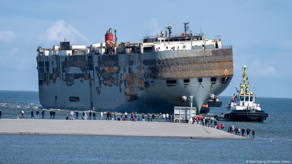 Featured image for Netherlands Salvages Burnt-Out Car Freighter in Impressive Operation