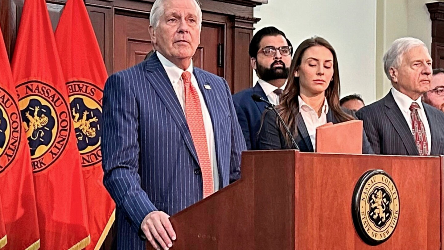 Featured image for Trump Endorses New NY Gubernatorial Candidate After Stefanik's Exit