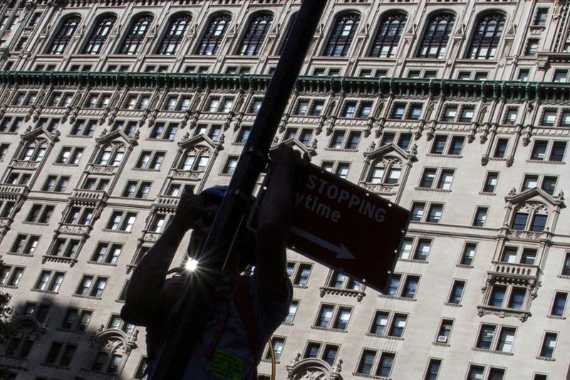 Markets Mixed as Investors Eye Inflation Data and Fed Updates