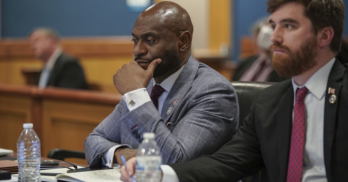 "Controversy Surrounds Georgia DA Fani Willis in Trump Inquiry"