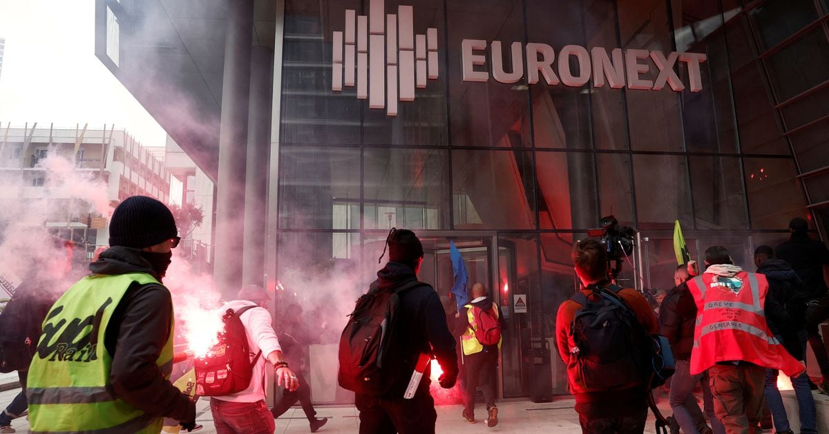 Featured image for France in Turmoil: Protests Erupt Over Macron's Pension Reform Law