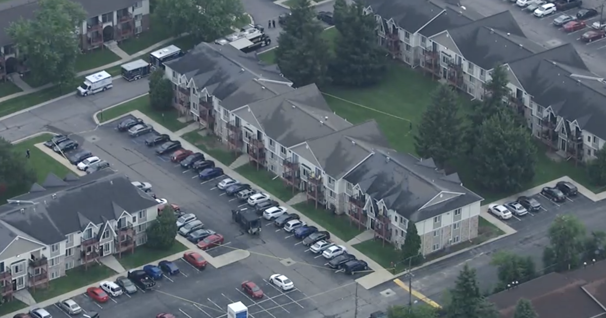 Deadly stabbing leads to ongoing barricaded situation at Ypsilanti apartment
