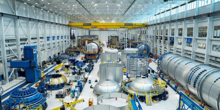 "Blue Origin's Bold Assurance: New Glenn Set for 2024 Launch"