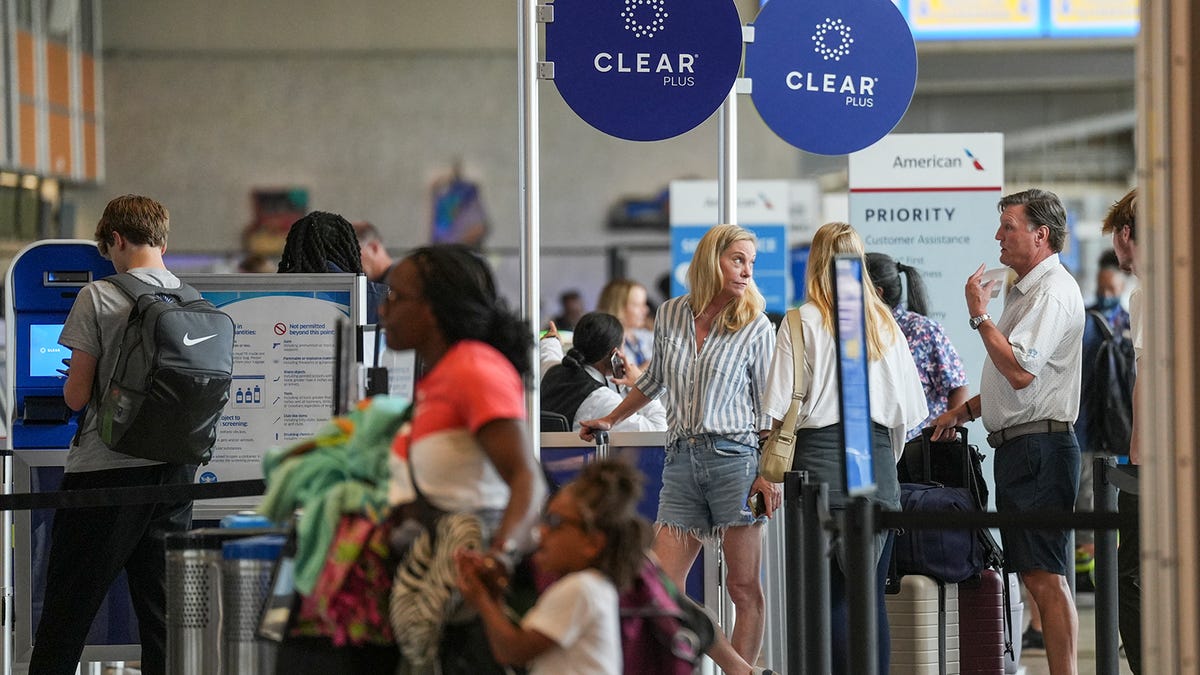 Featured image for Airport Check-In Issues Cause Delays in Texas