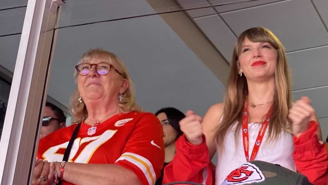 "Taylor Swift Joins Travis Kelce at Arrowhead for Chiefs Game"