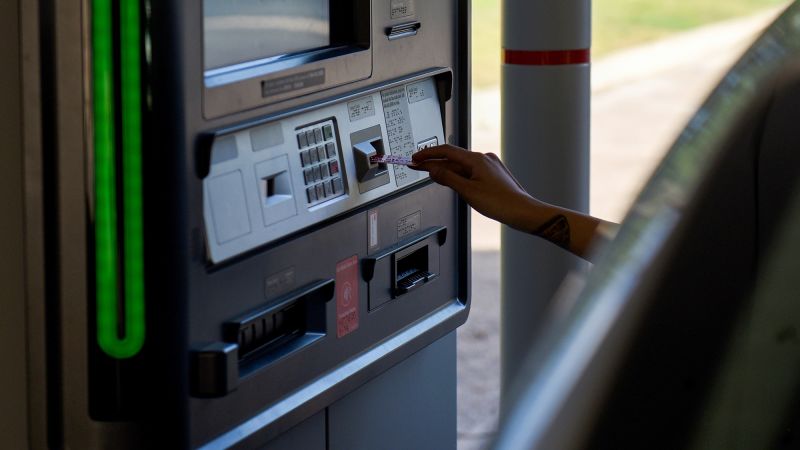 Featured image for Trump to Target Banks Over Political Bias and 'Debanking'