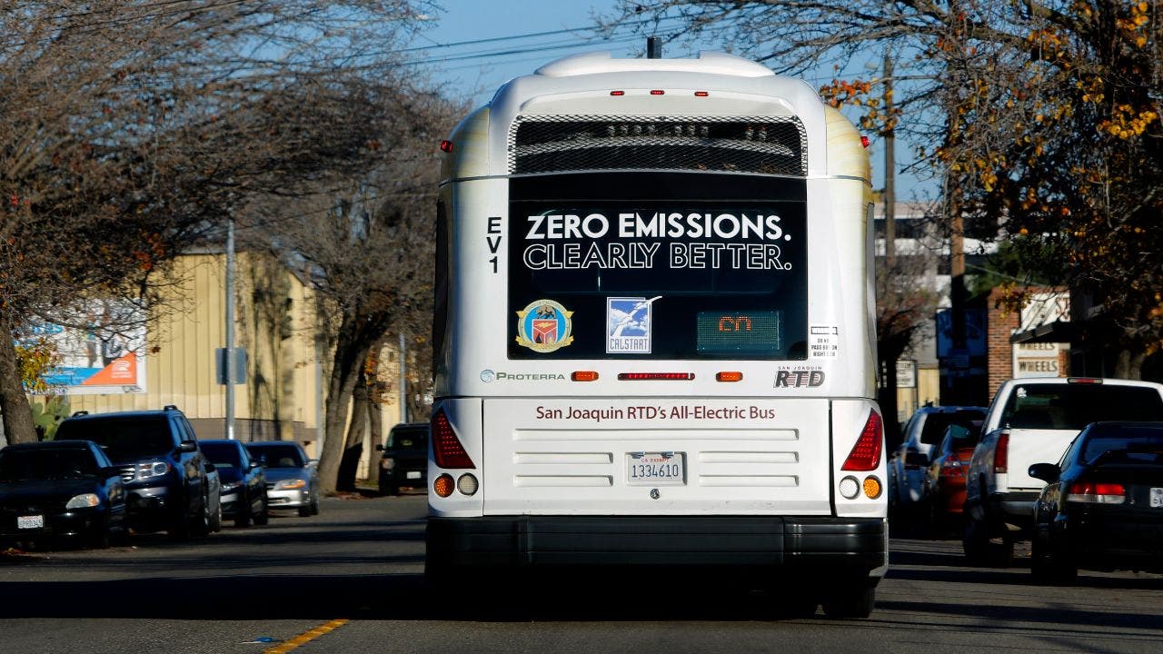 Featured image for "Challenges Keeping Electric Buses Unused in US Cities"