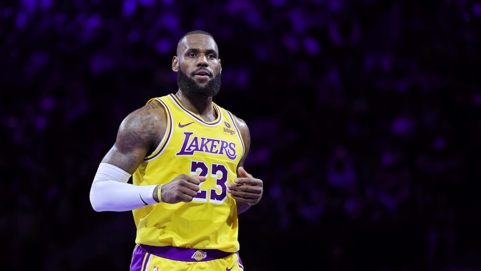 "LeBron at 39: Fitness Secrets and Unmatched Legacy of an NBA Icon"