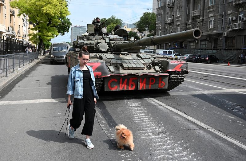 Wagner mercenaries advance towards Moscow, surrounded military HQ in Rostov.