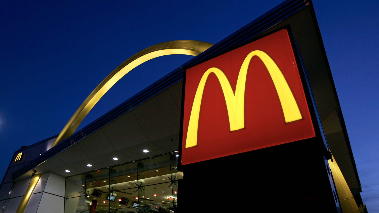 Featured image for "Retail Giants Spark Price War with New Discounts"