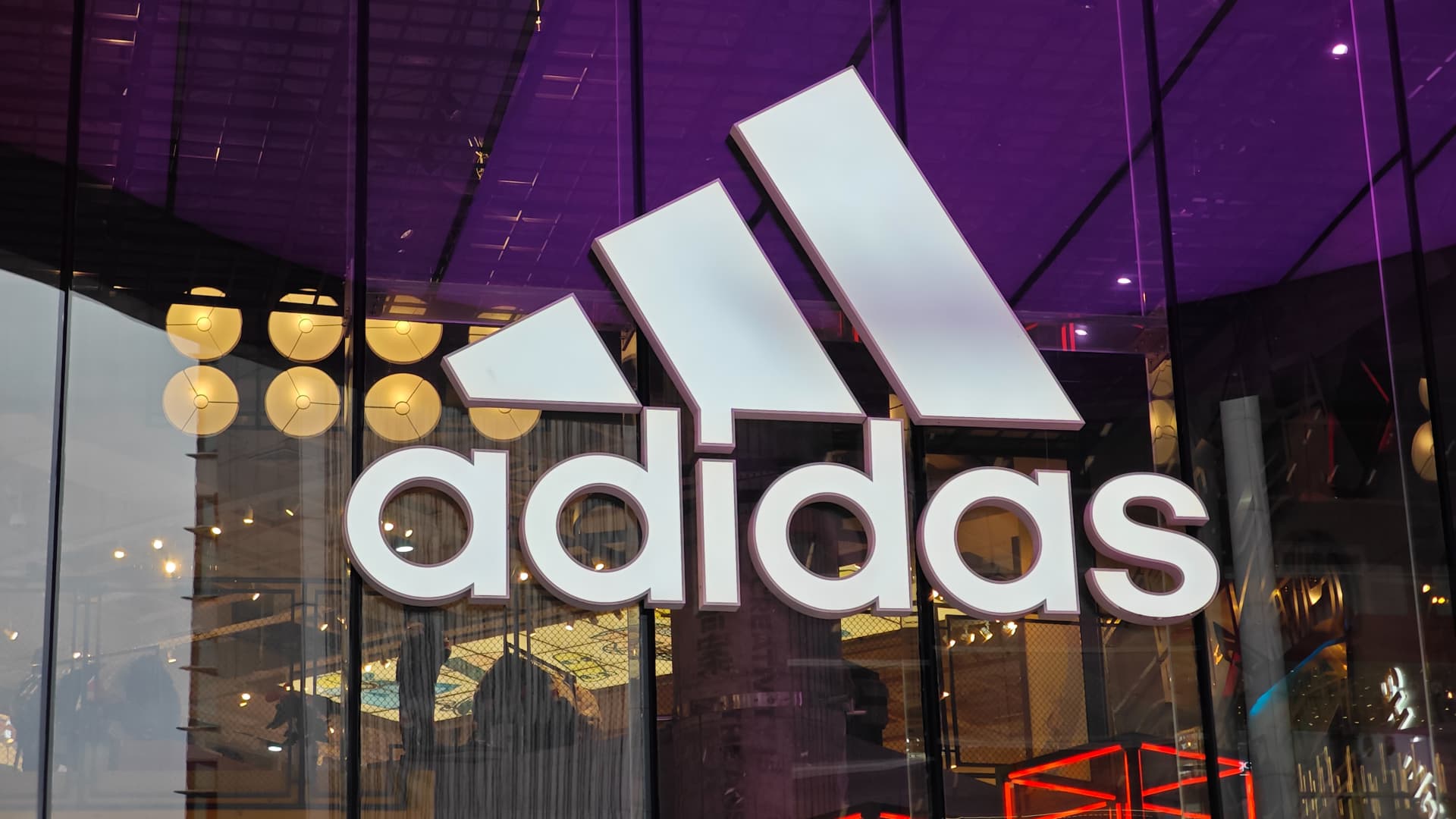 Featured image for Adidas Faces Tariff Hikes Amidst Strong Q2 Growth