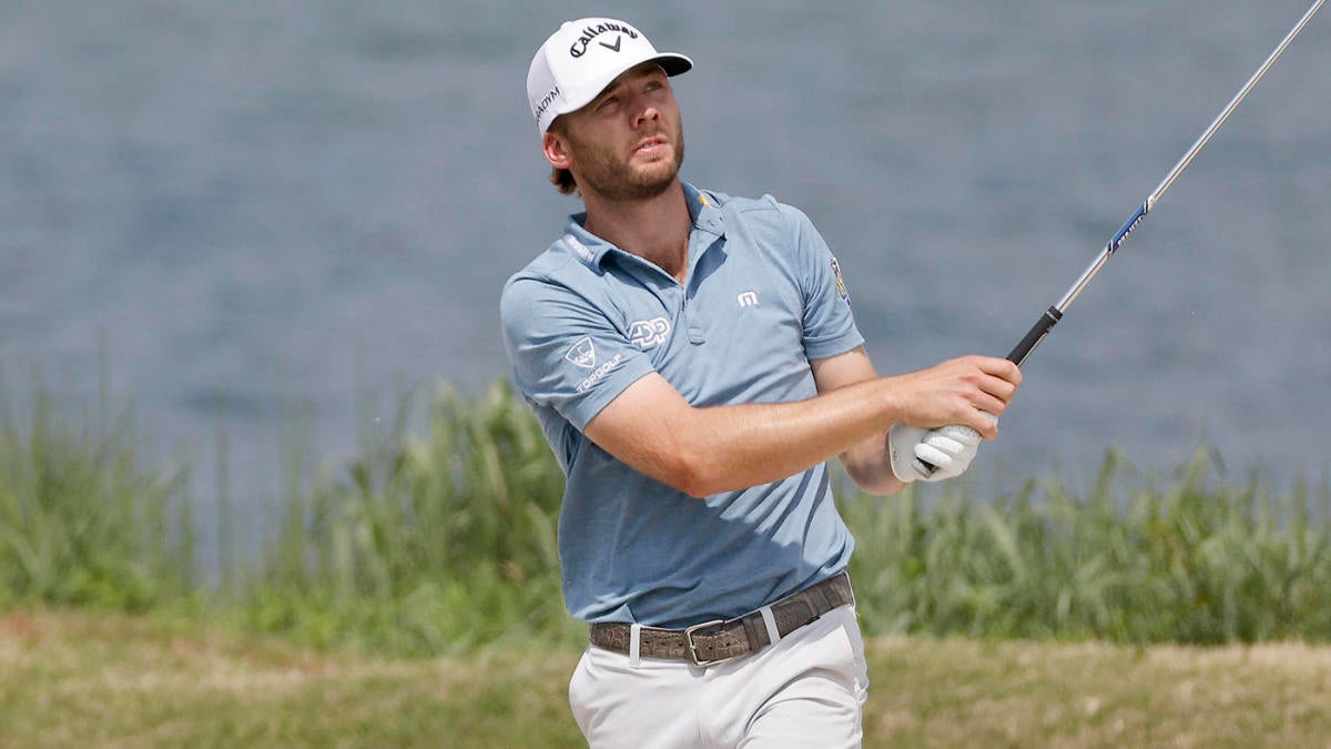 Sam Burns dominates WGC-Dell Match Play, Paul Azinger questions player mics.