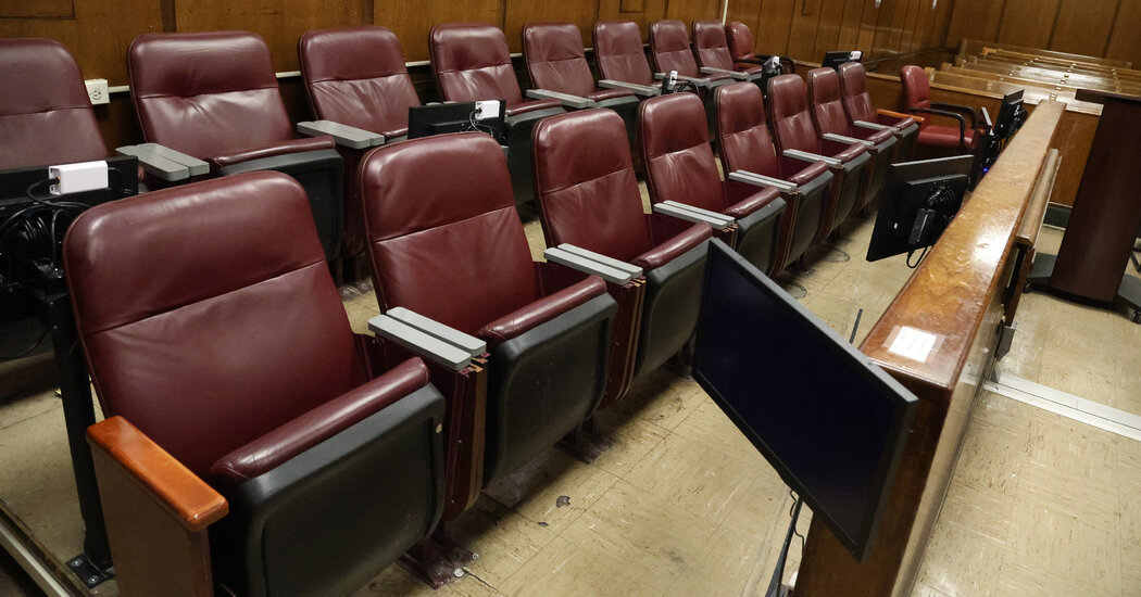 "Insights into Trump's Manhattan Criminal Trial: Jury Selection, Televised Proceedings, and Legal Defense"