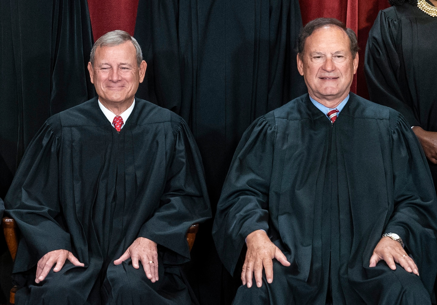 Featured image for Senators Urge Chief Justice Roberts to Address Alito Flag Controversy