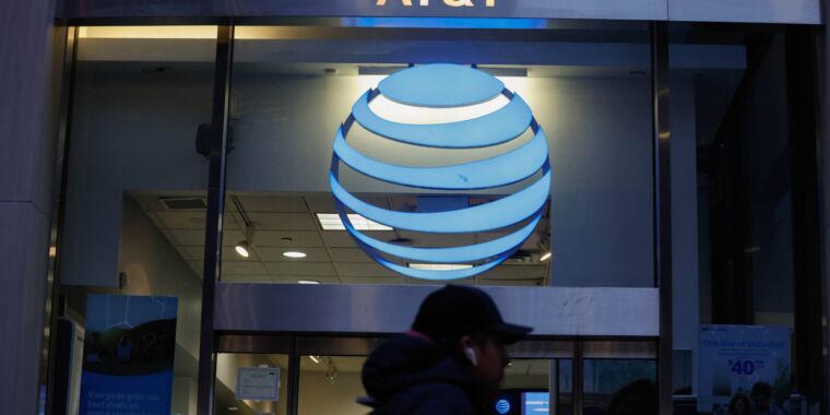 Featured image for "AT&T Admits Data Leak Affecting 73 Million Users"