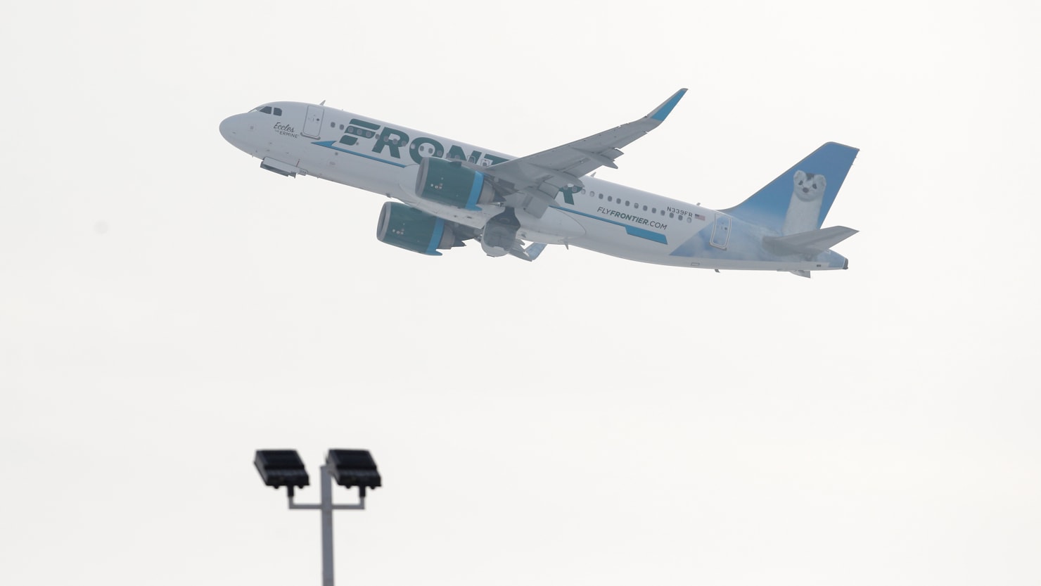 Passengers 'Vote' Woman Off Frontier Flight After Disruptive Behavior