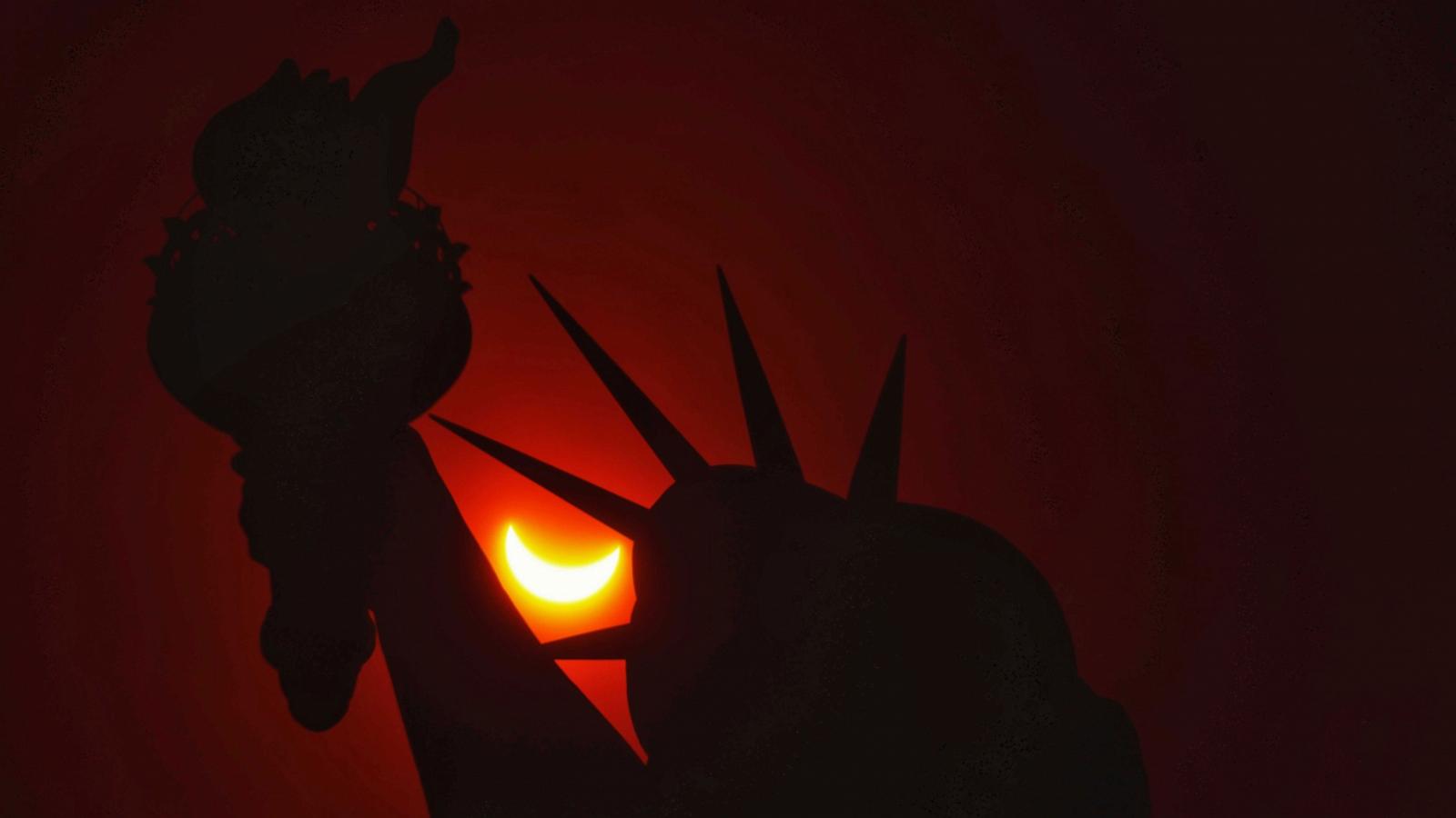 "Live Updates: Partial Solar Eclipse Commences in Mexico"