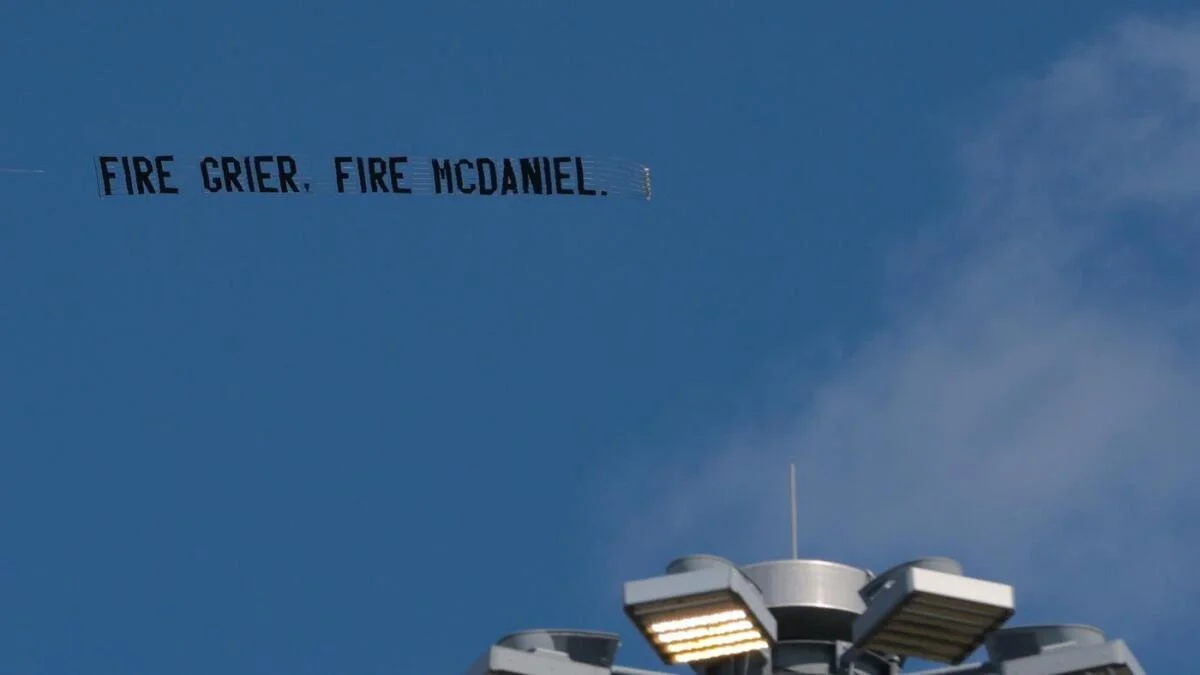 Featured image for Dolphins Coach McDaniel Confident Despite Fan Banner and 0-2 Start