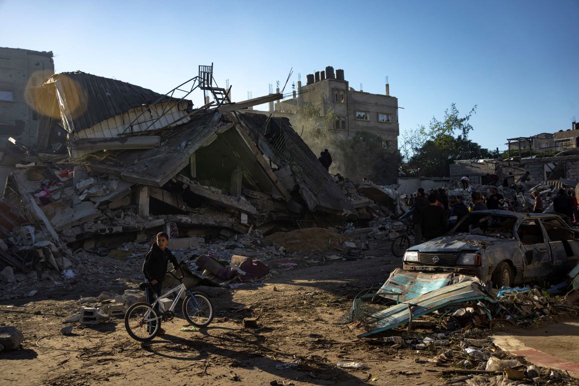 Israeli Military Mistakenly Kills 3 Hostages in Gaza; U.S. Seeks to Scale Back Gaza War