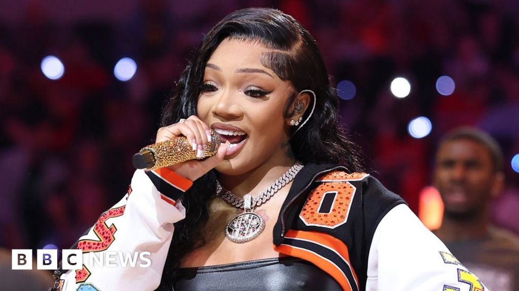 Featured image for Rapper GloRilla Arrested on Drug Charges Amid Home Burglary Investigation