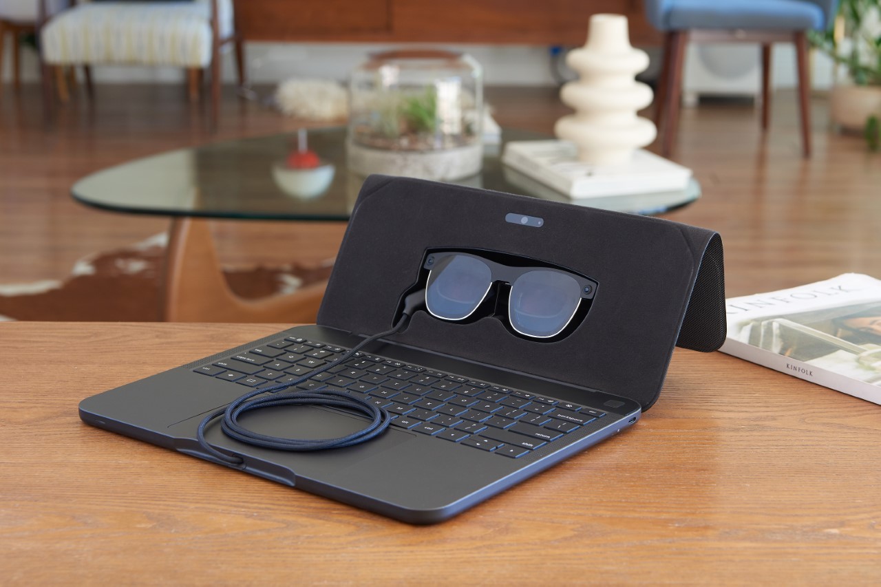 Featured image for "Spacetop G1: The First AR Laptop with 100-Inch Virtual Workspace"