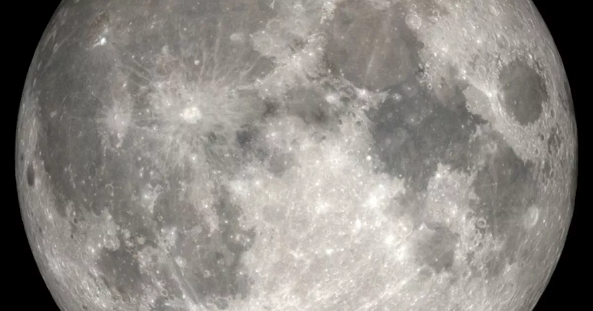 "Scientists alarmed by massive 30-mile heat anomaly discovered on moon's dark side"