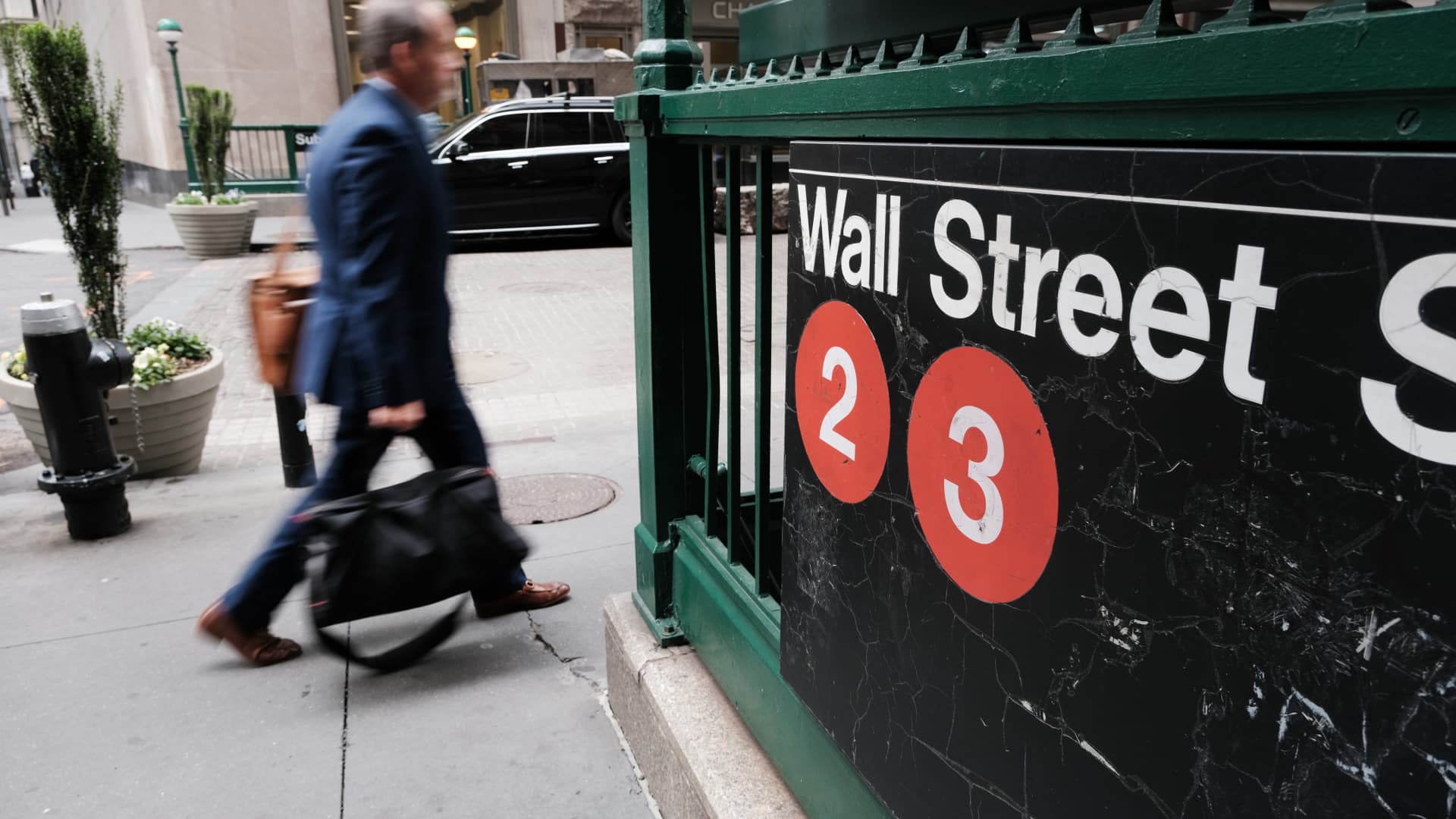 Investors Urged to Consider Long-Term Outlook Amid Geopolitical Risks