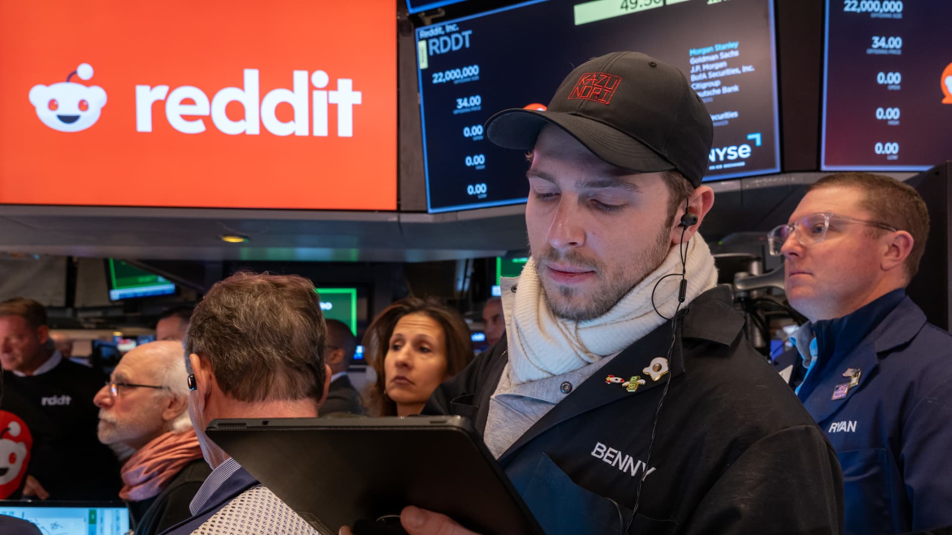 "Reddit Stock Plunges as Short Sellers Target IPO"