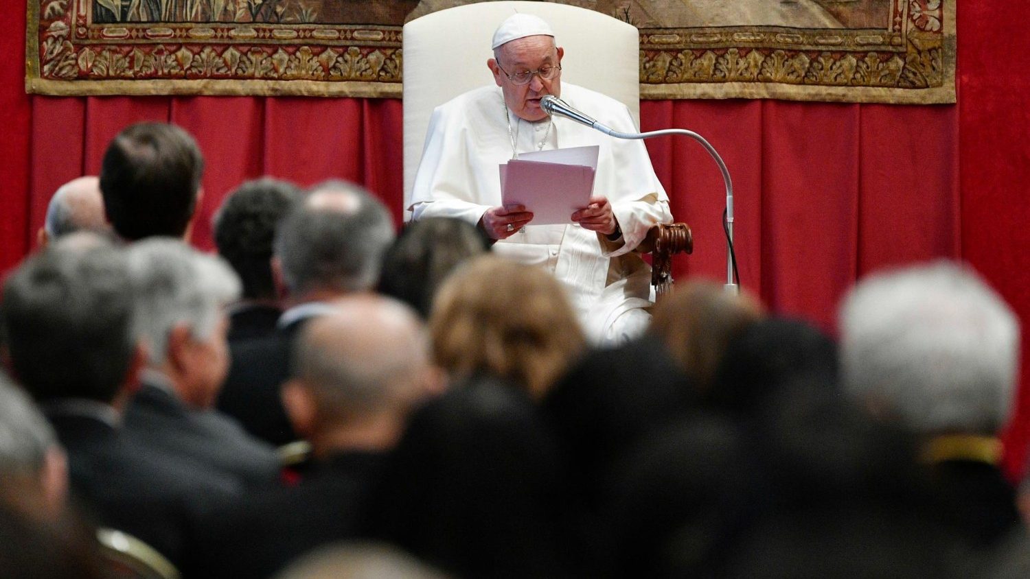 "Pope Francis Condemns Indiscriminate Striking of Civilians in Gaza and Ukraine"