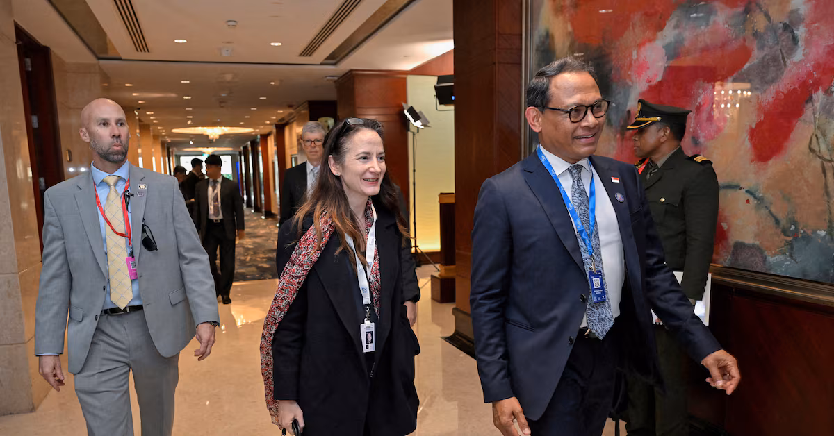 Featured image for Spy Chiefs Hold Secret Meeting in Singapore