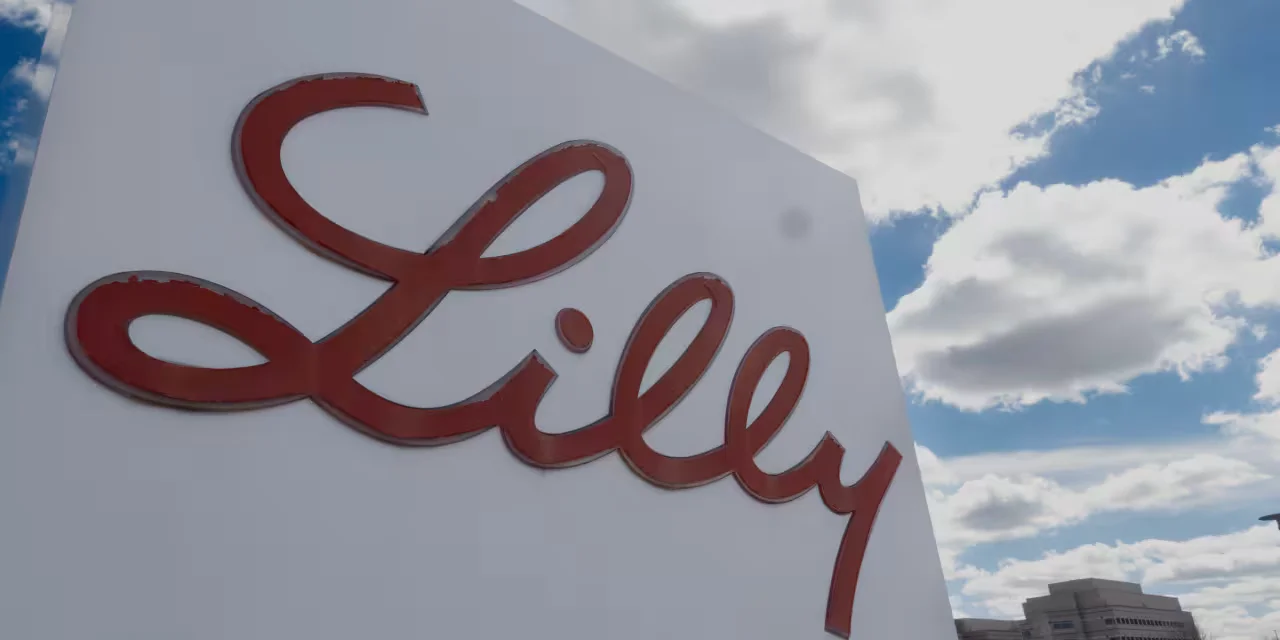 Lilly's weight‑loss drugs drive strong quarter, lift 2026 outlook and stock