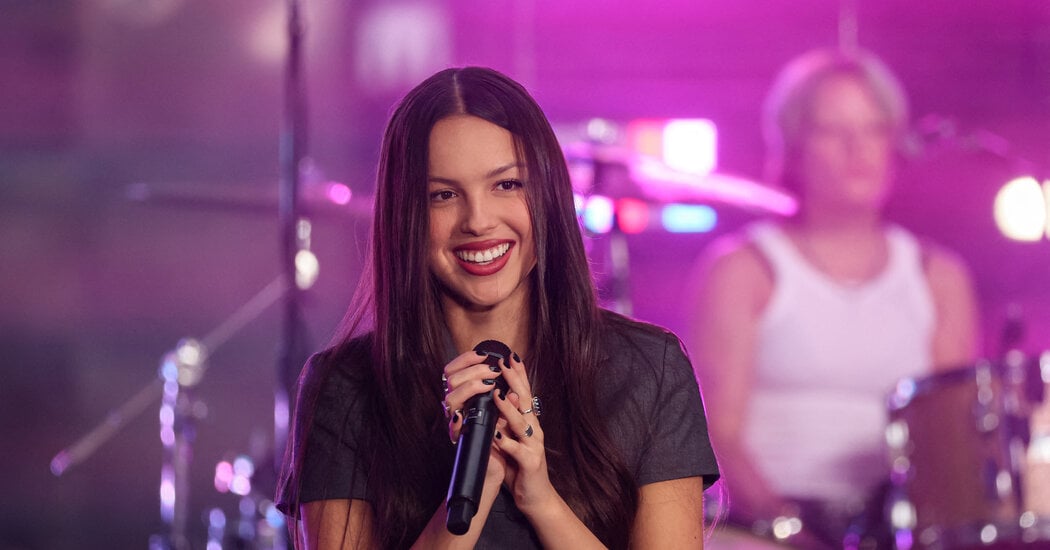 Featured image for "2023's Top Music Picks: Best Songs and Albums Chosen by Experts"