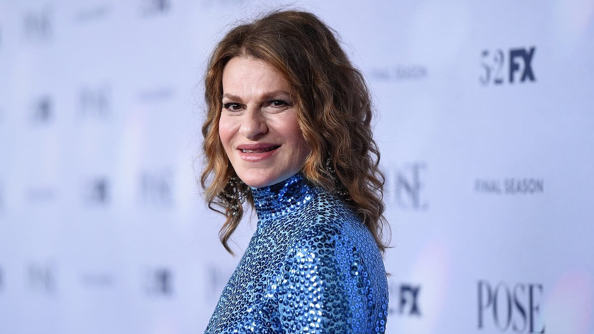 Featured image for "Roseanne Star Sandra Bernhard Accused of Charity Fraud by Ex-Manager"