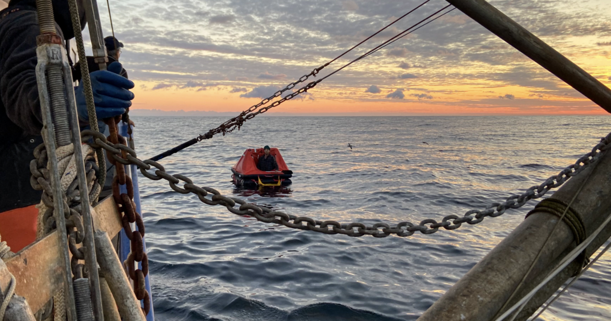 Miraculous Rescue: Sailor Missing at Sea for 2 Weeks Found Alive in Life Raft 70 Miles Off Washington Coast