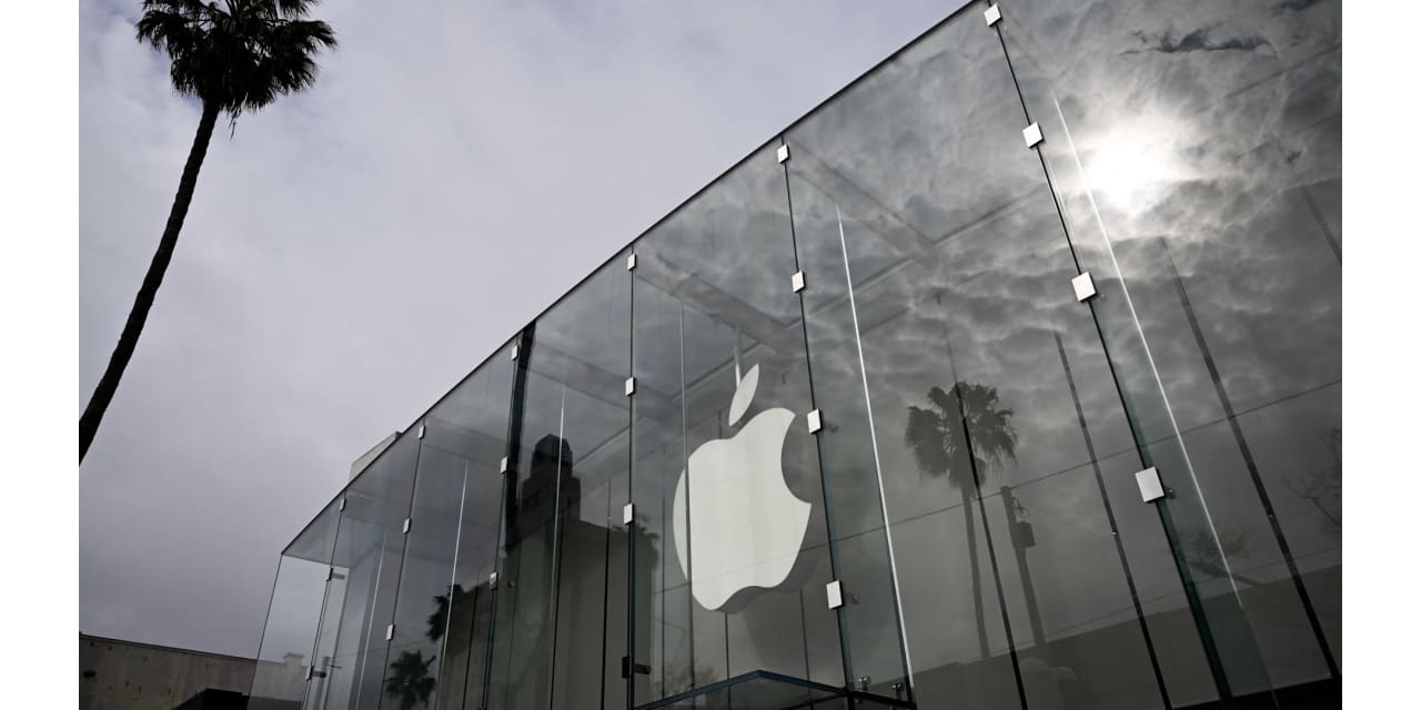 "Apple Faces Market Turbulence as iPhone Sales Slowdown Triggers Multiple Downgrades"