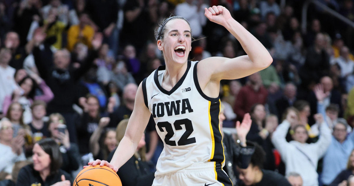 Featured image for "Caitlin Clark's Screensaver Featuring Michael Phelps Draws Athlete's Attention"