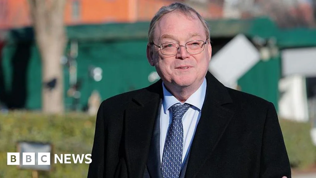 Trump adviser condemns tariff study, calls for discipline of Fed economists