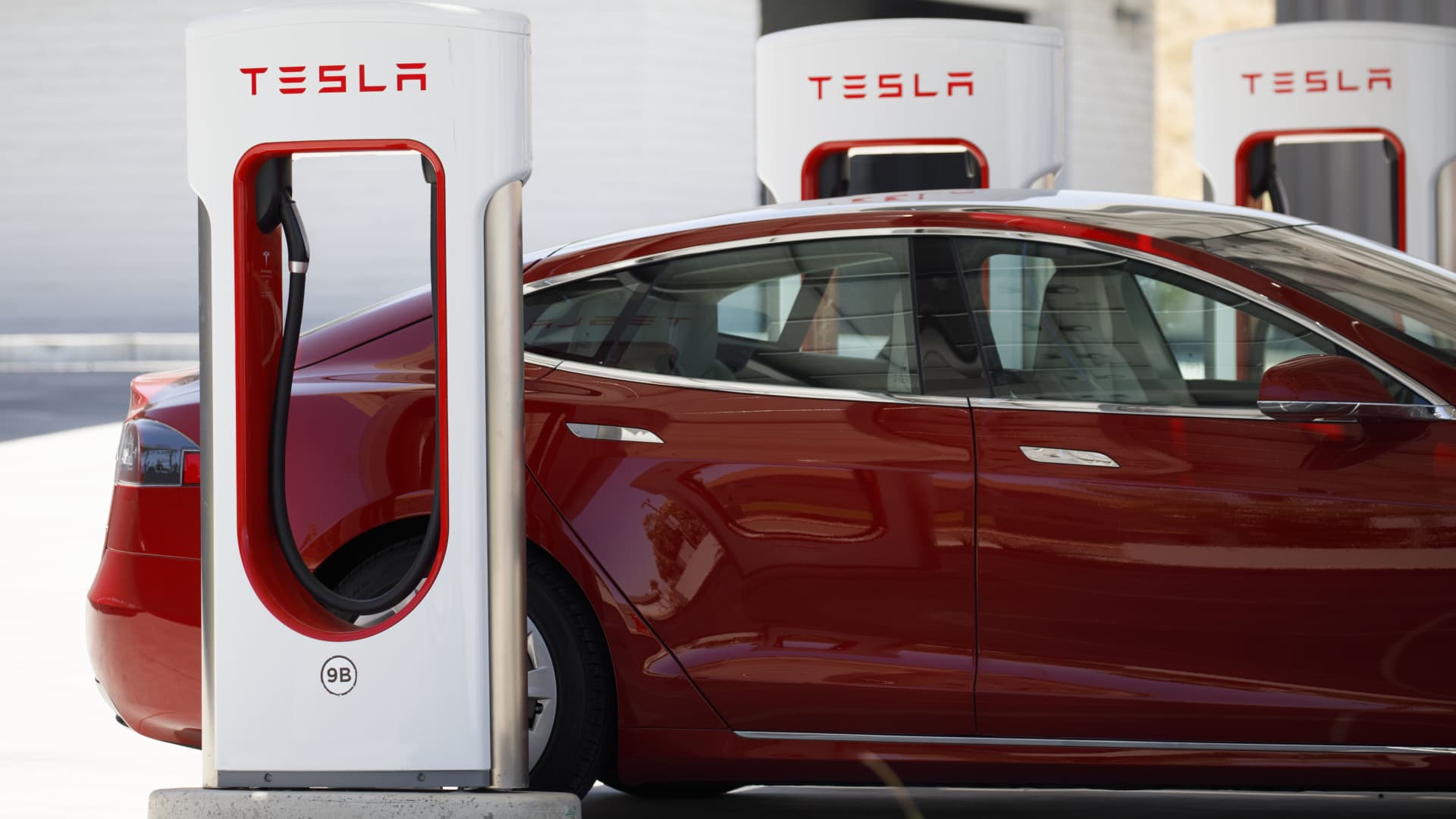 "Tesla Misses Targets, Sends Asian EV Supplier Stocks Tumbling"