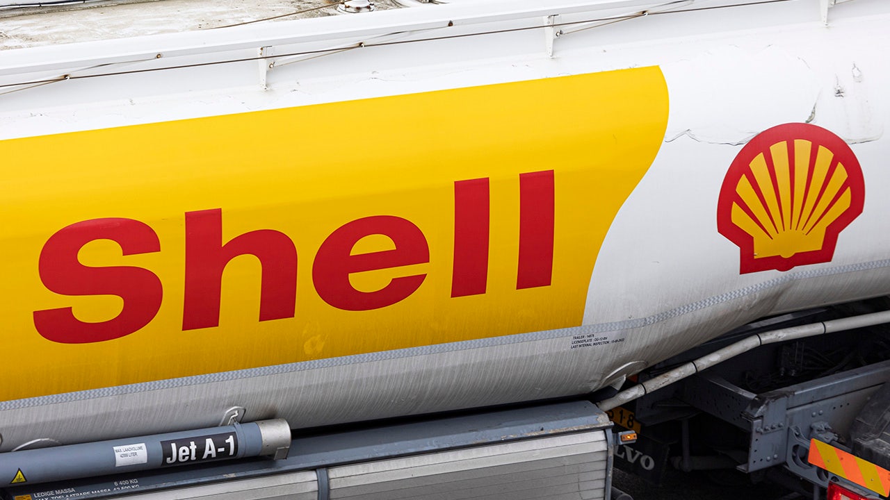 "Shell and Qatar React to Houthi Attacks: Red Sea Shipments Suspended Amid Gas Supply Warning"