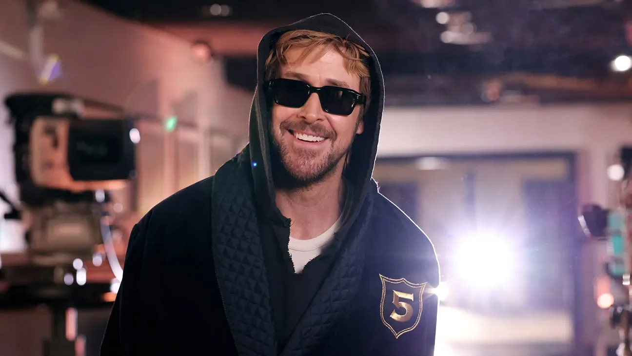 Gosling Plays Five-Timers Club Confusion in SNL Promo