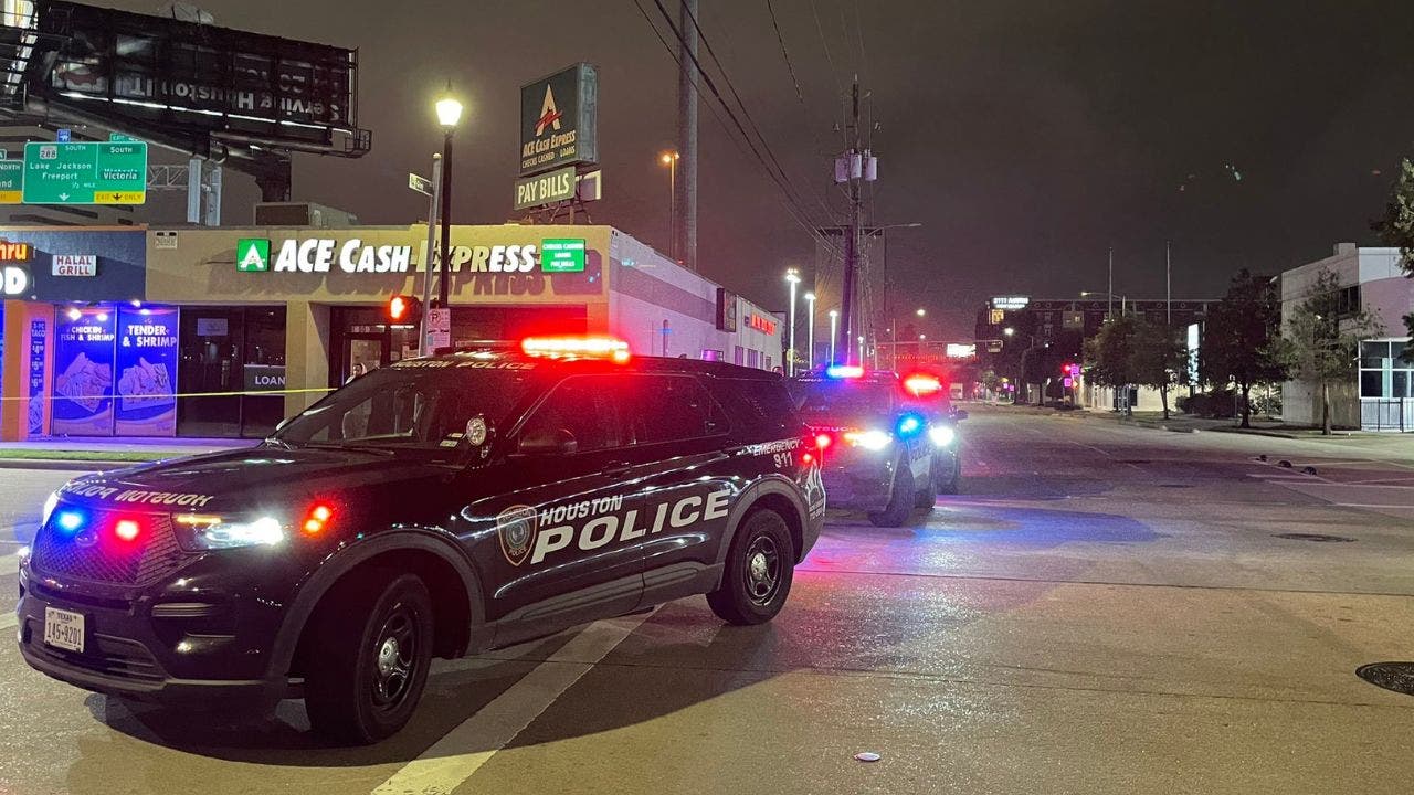 Featured image for Tragic Houston Crash Claims Lives of Former UH Football Star and Five Others