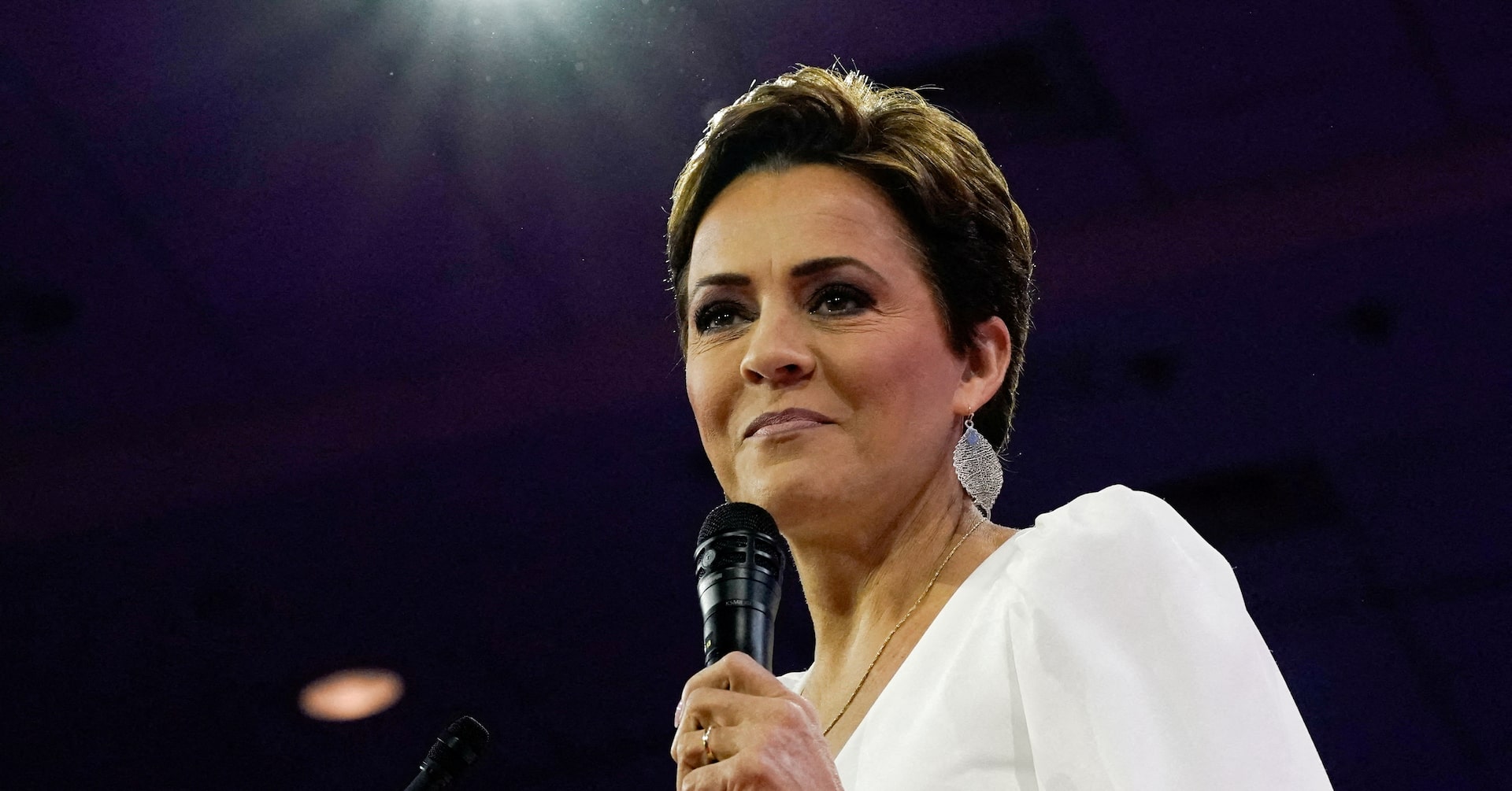 "Republican Kari Lake Urges Supporters to 'Strap on a Glock' Ahead of Election"