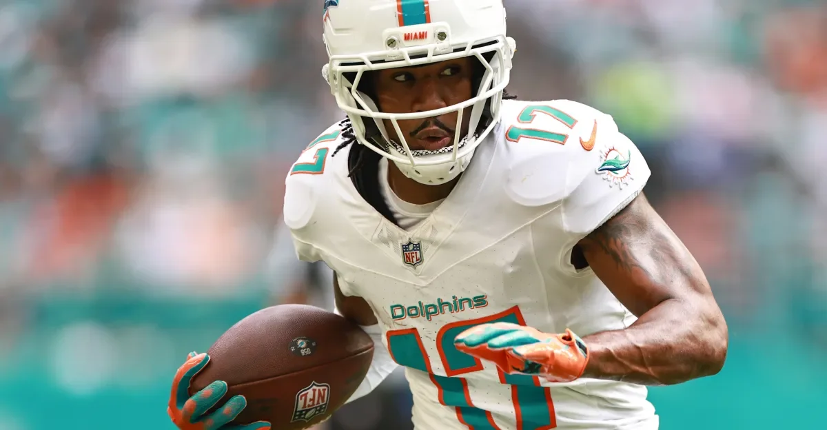 Broncos land Jaylen Waddle to turbocharge offense